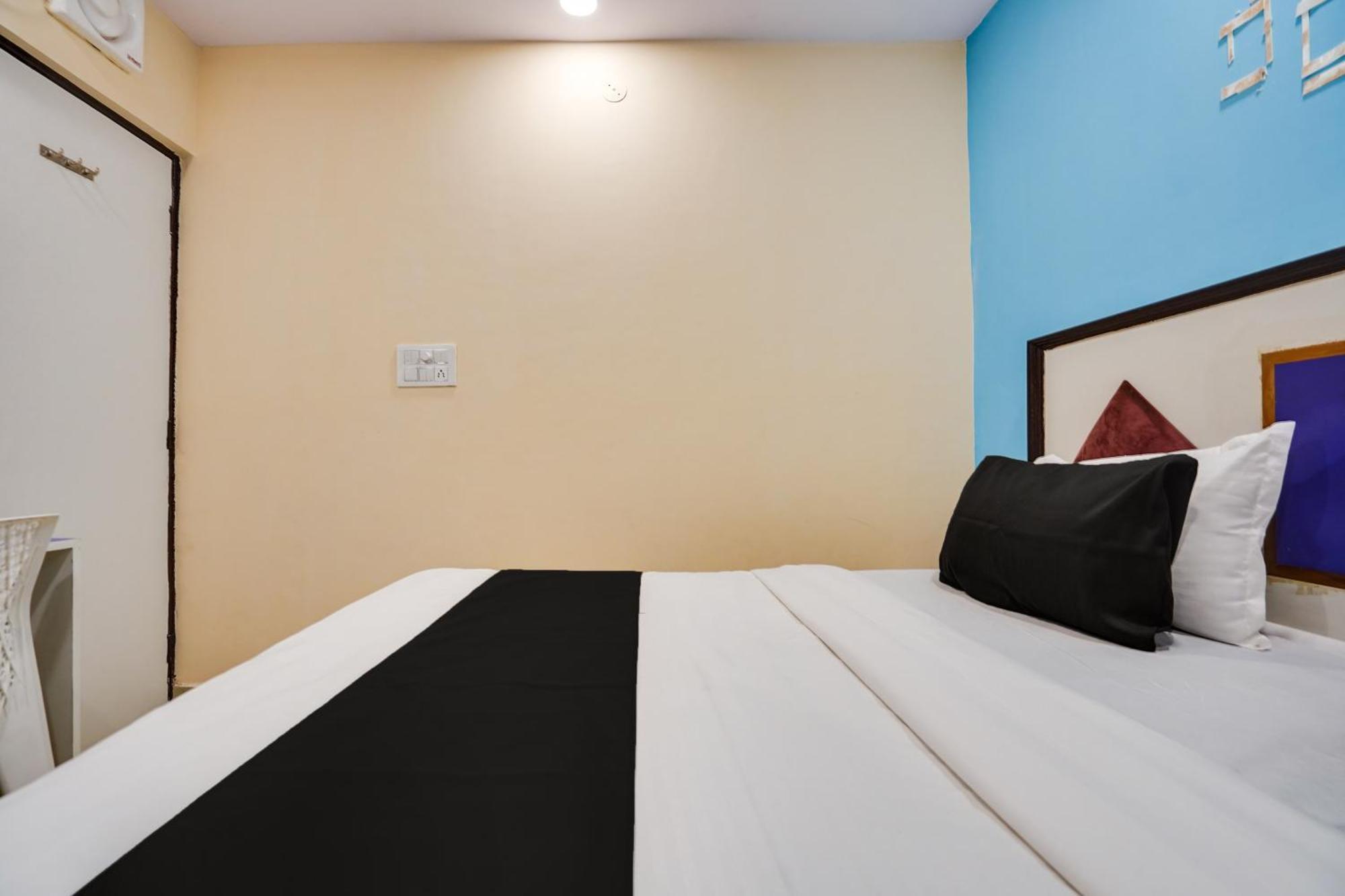 Super Hotel O Hotel Gold Star New Delhi Exterior photo