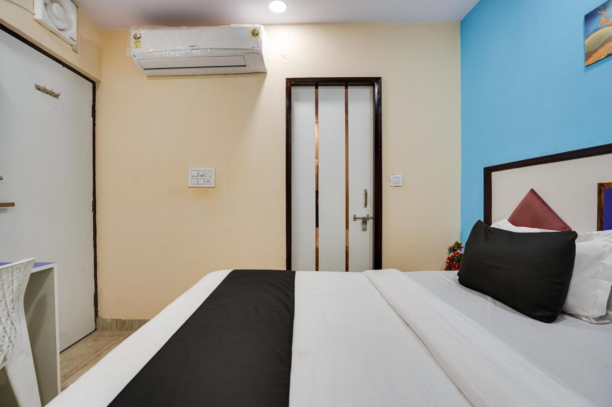 Super Hotel O Hotel Gold Star New Delhi Exterior photo
